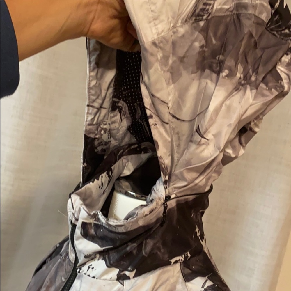 Lululemon Light Running Jacket - image 8